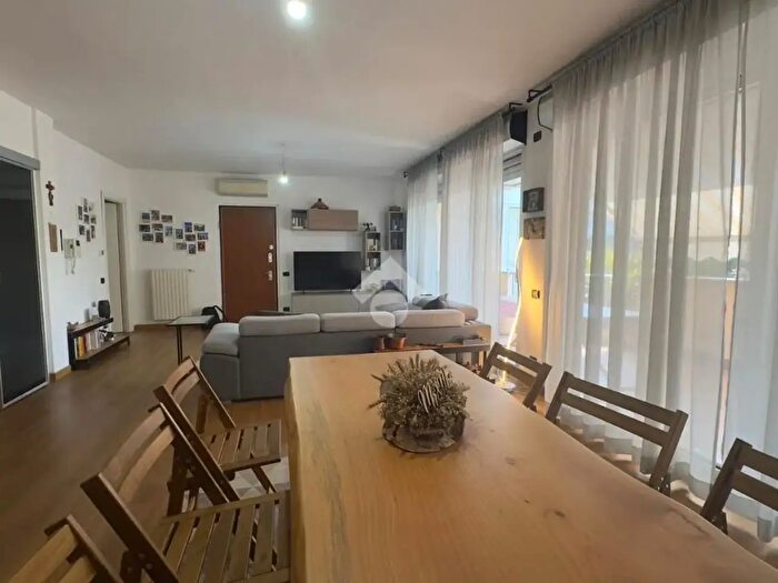 Appartamento trilocale in vendita in Via Milano, Desio