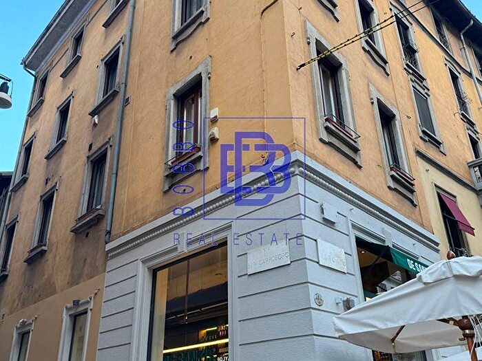 Appartamento bilocale in affitto in Via Mercato, Brera, Milano