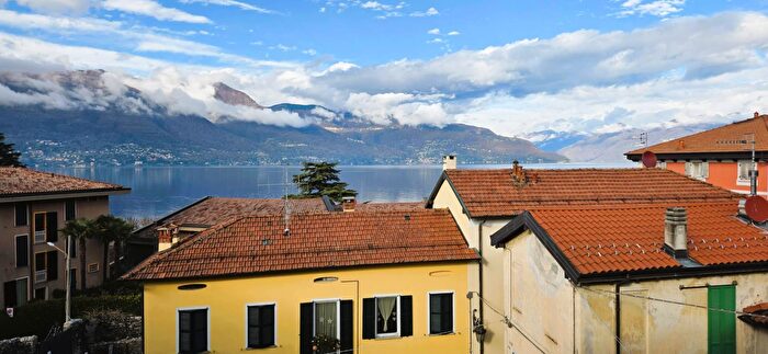 Appartamento trilocale in vendita in Via Castello, Porto Valtravaglia