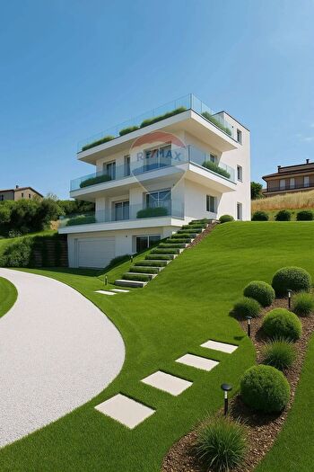 Casa con 10 locali in vendita in San Marino