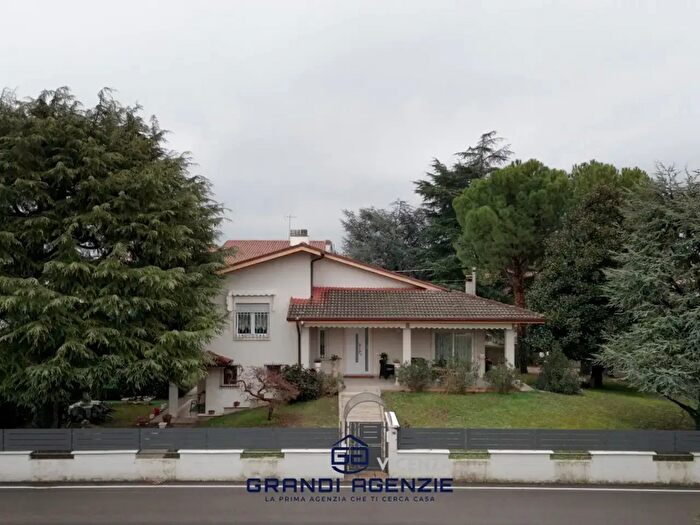 Casa con 5 locali in vendita in Via Cavour, Monticello Conte Otto