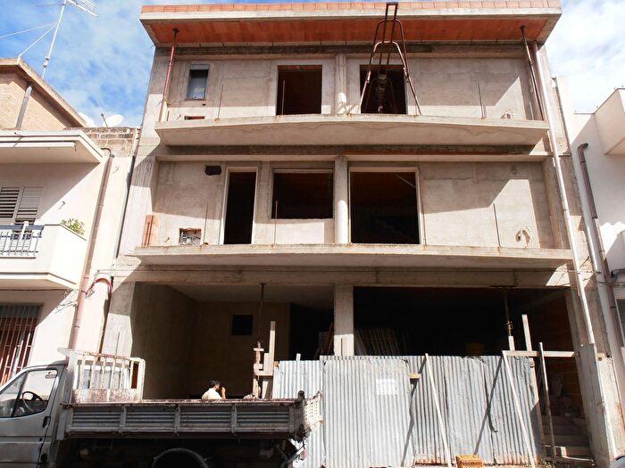 Casa con 7 locali in vendita in Comiso