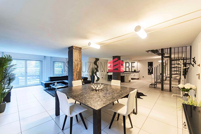 Appartamento quadrilocale in vendita in Via Valsesia, Novara