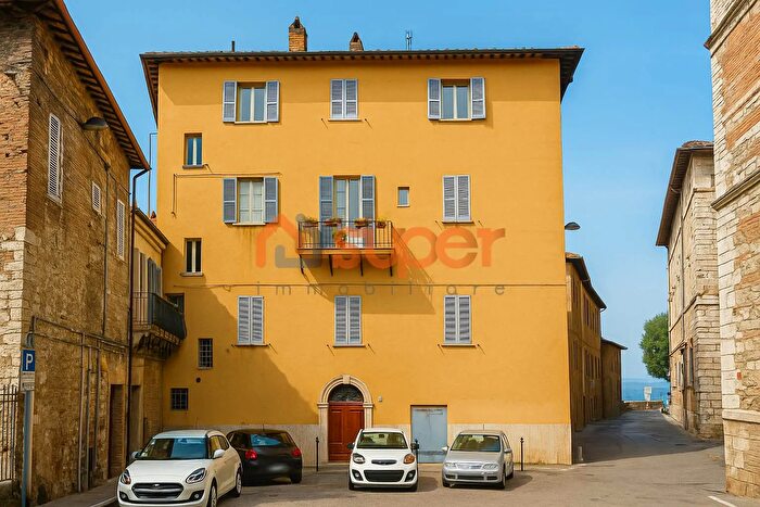 Appartamento con 6 locali in vendita in Perugia