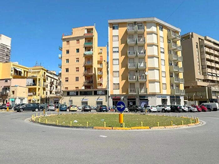 Appartamento con 5 locali in vendita in Via Prospero Intorcetta, Palermo