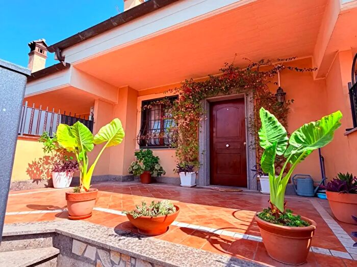 Casa quadrilocale in vendita in Via Frascati, Rocca Di Papa