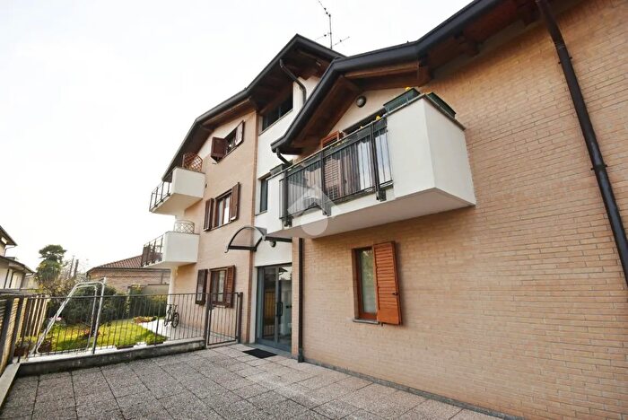 Appartamento trilocale in vendita in Via Meredo, Seveso