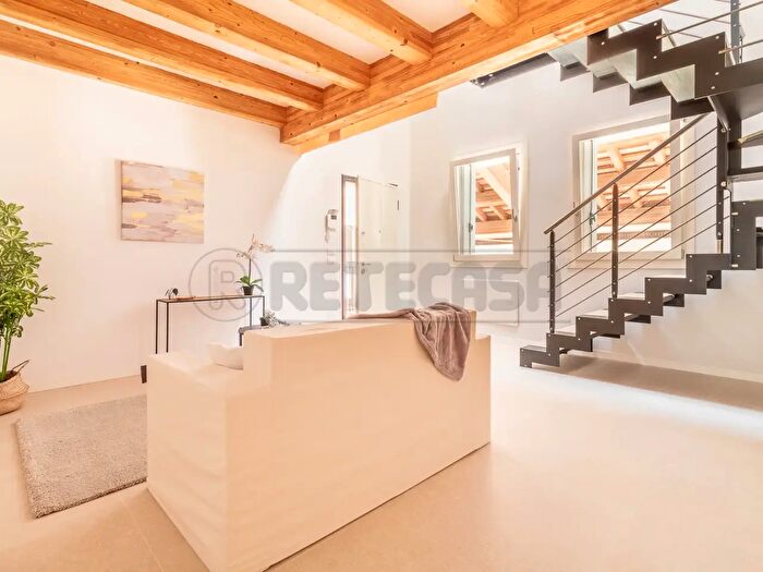 Appartamento con 5 locali in vendita in Via Zuccola, Bolzano Vicentino