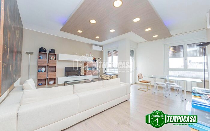 Appartamento quadrilocale in vendita in Via Civenna, Milano