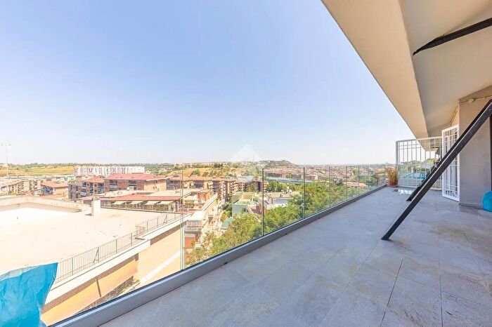 Appartamento con 5 locali in vendita in Via Paolo Bentivoglio, Roma