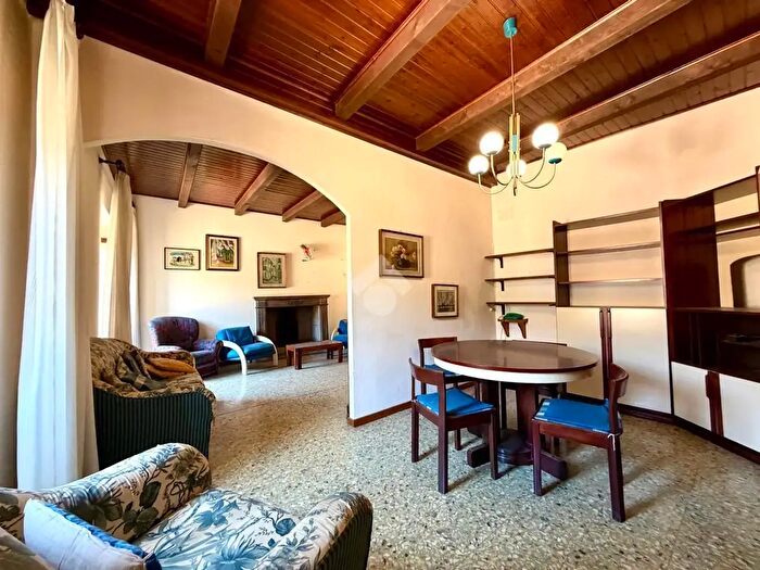 Appartamento con 5 locali in vendita in Pian di Novello Piazza Risorgimento, Abetone Cutigliano