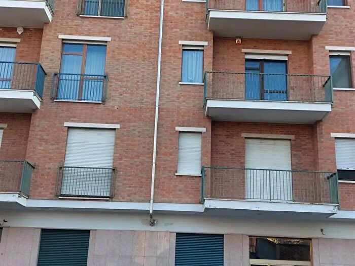 Appartamento con 5 locali in affitto in Via Leopardi, Asti