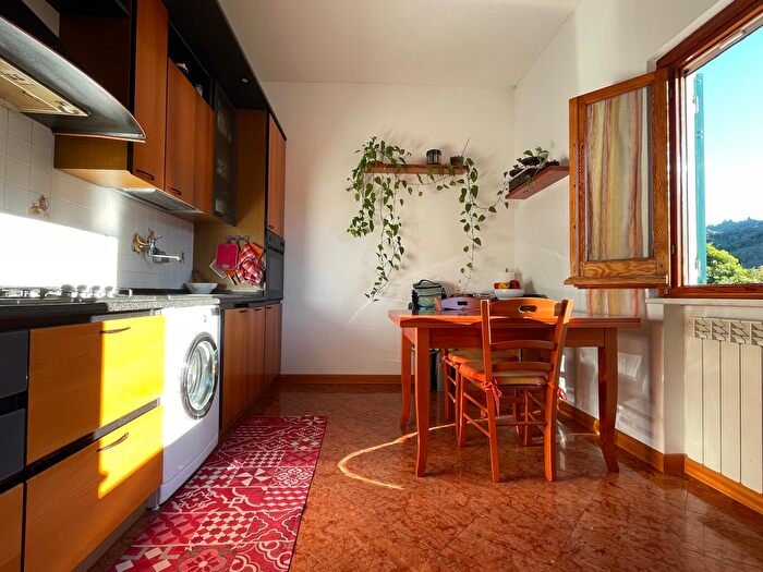 Appartamento quadrilocale in vendita in Salita alla Chiesa di Fontanegli, Genova