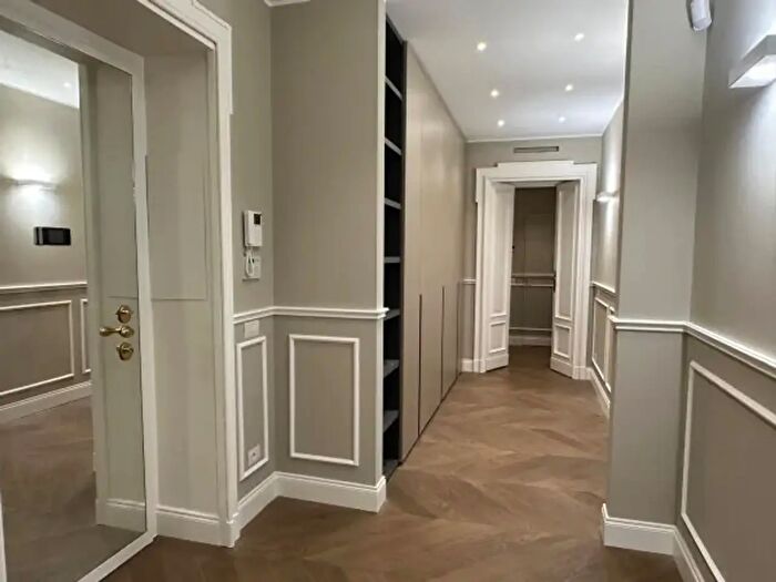 Appartamento trilocale in affitto in Corso Magenta, Milano
