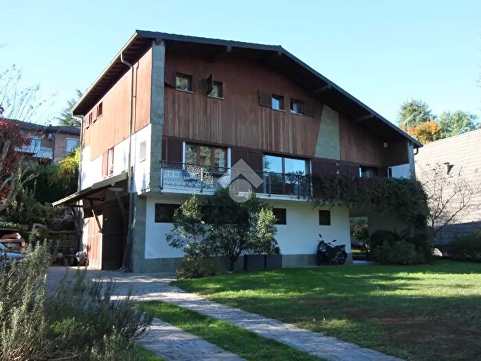 Casa con 6 locali in vendita in Via dei Faggi Rossi, Anzano Del Parco