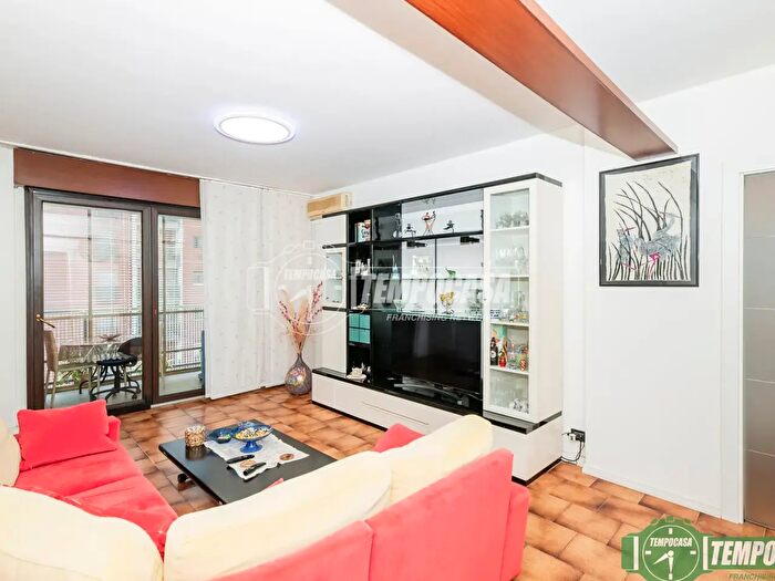 Appartamento trilocale in vendita in Via Enrico De Nicola F, San Giuliano Milanese