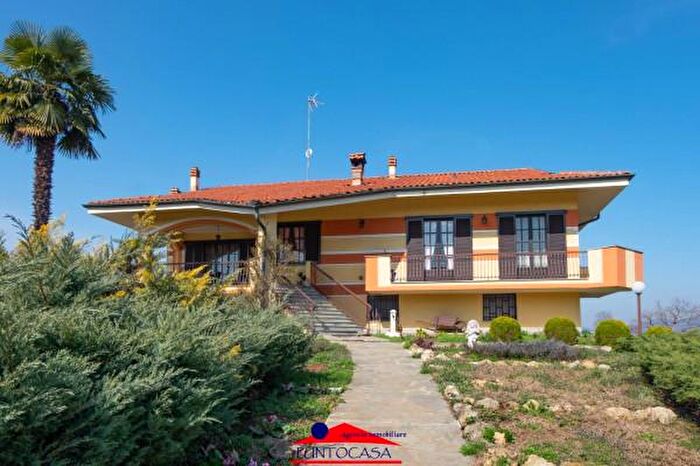 Casa con 6 locali in vendita in Via Villata, Cuneo