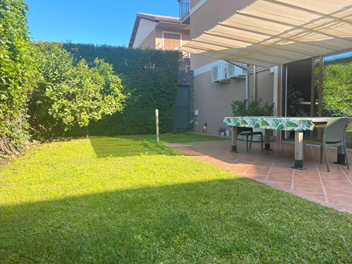 Casa con 8 locali in vendita in San Giovanni La Punta