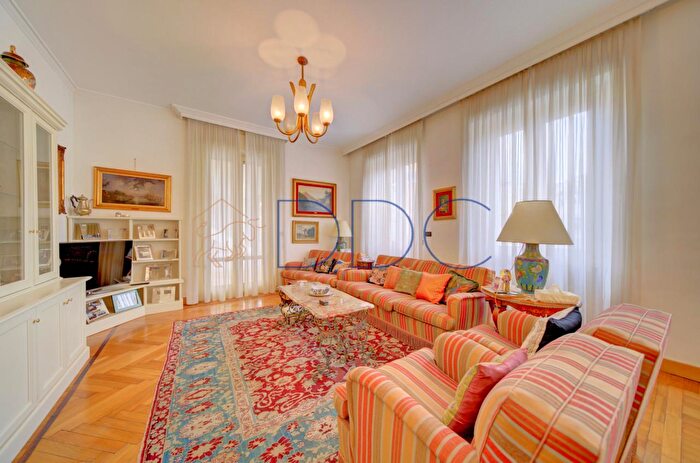 Appartamento con 6 locali in affitto in Corso Giacomo Matteotti, Torino