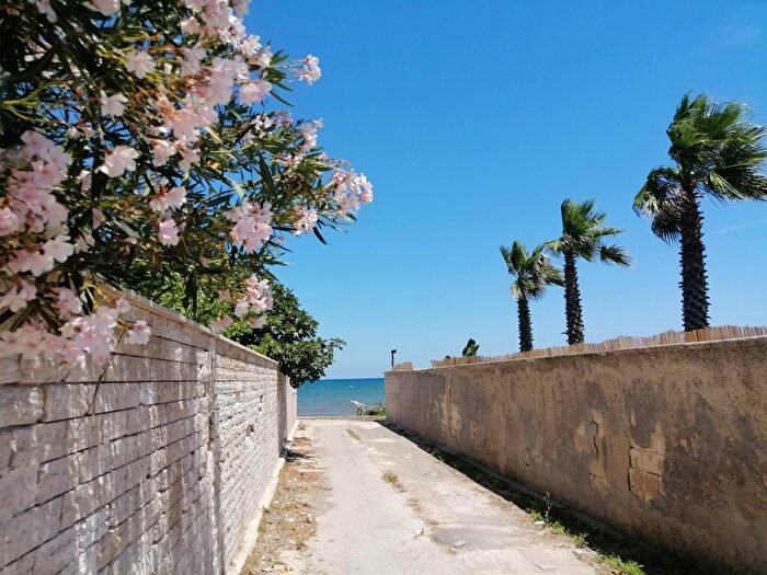 Casa con 8 locali in vendita in Strada del Baraccone, Bari