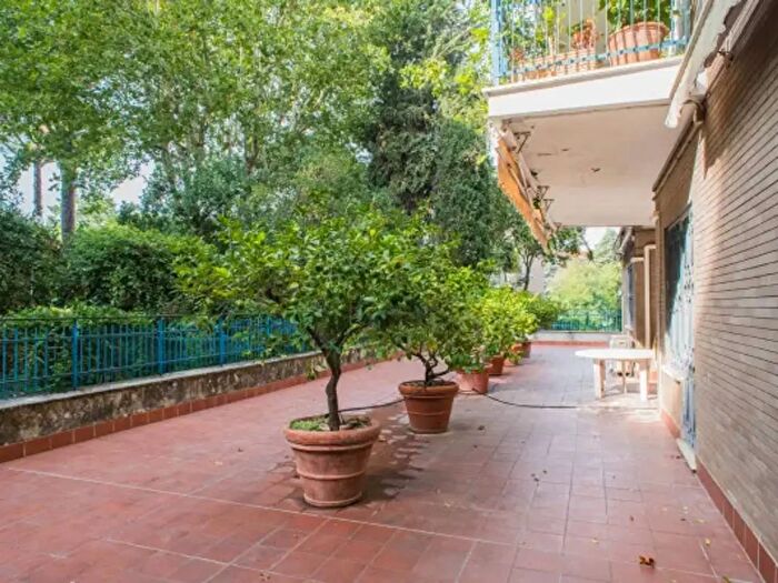 Appartamento con 6 locali in vendita in Via Luigi Gherzi, Roma