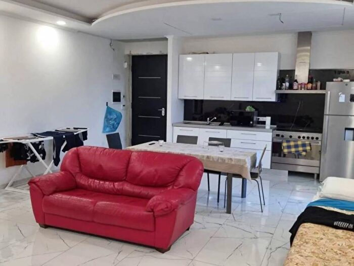 Casa con 6 locali in affitto in Via Cisa Sud, Centro, Santo Stefano di Magra