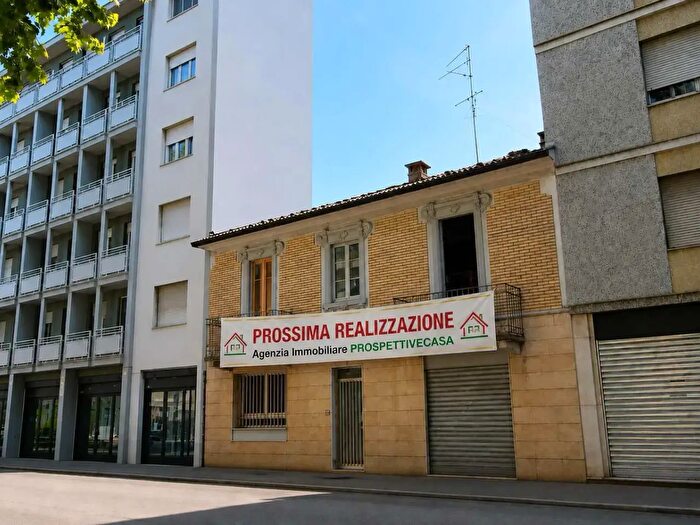 Casa quadrilocale in vendita in Via XXIII Marzo, Novara