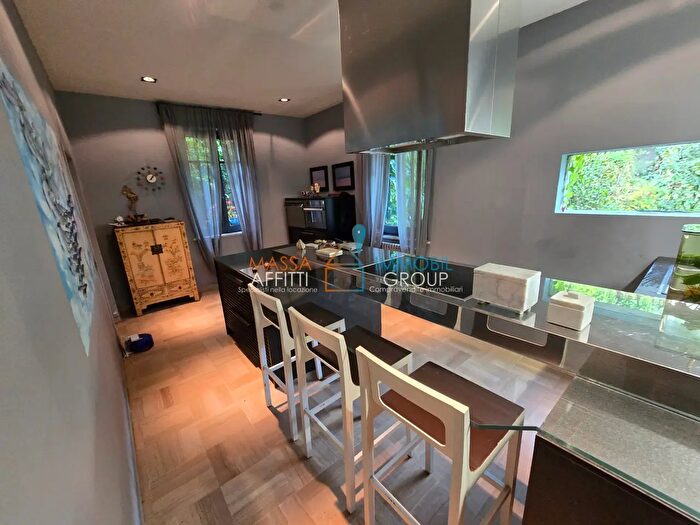 Casa con 7 locali in affitto in Piazza IV Novembre, Massa