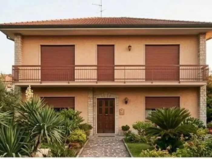 Casa con 6 locali in vendita in Loano