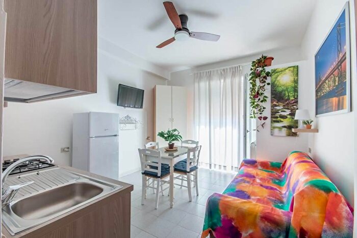 Appartamento trilocale in affitto in Via Parri, Follonica