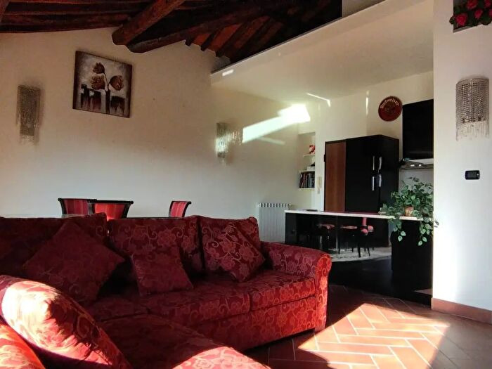 Appartamento trilocale in vendita in Via Terrapezzina, Camaiore