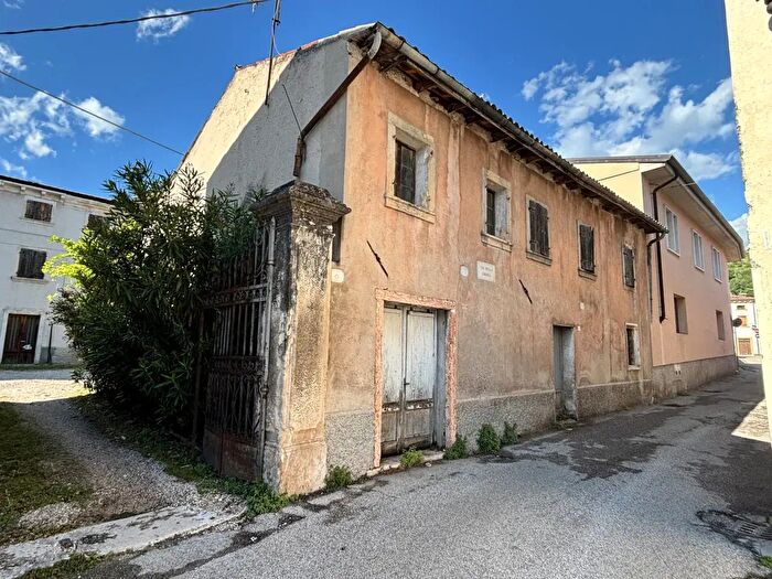 Casa quadrilocale in vendita in Via della Libertà, Tregnago