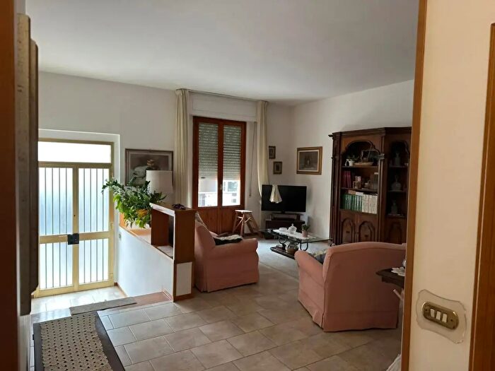 Appartamento con 5 locali in vendita in Empoli