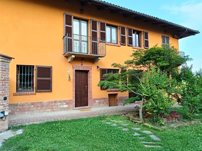 Casa con 5 locali in vendita in Mongardino