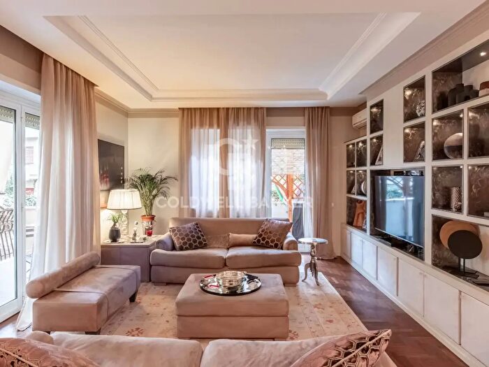 Appartamento quadrilocale in vendita in Via degli Orti della Farnesina, Roma