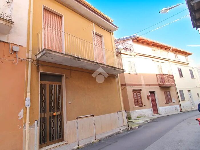 Casa con 6 locali in vendita in Via degli Edili, Sapri