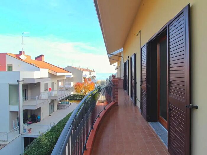 Appartamento trilocale in vendita in Viale dei Pini, Giulianova