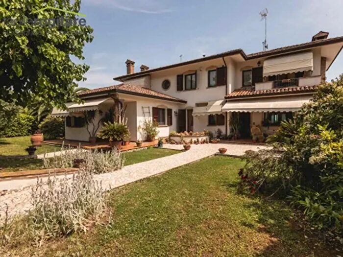 Casa con 6 locali in vendita in Misano Adriatico