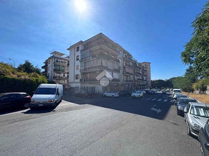 Appartamento con 5 locali in vendita in Via Roberto Giuffrida Castorina, Catania