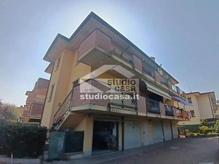 Appartamento trilocale in vendita in Via Indipendenza, Pandino