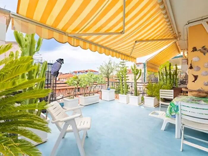 Appartamento trilocale in vendita in Via Pelloux, Bordighera