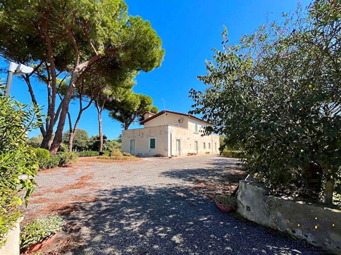 Casa con 14 locali in vendita in Via Isola, Siracusa