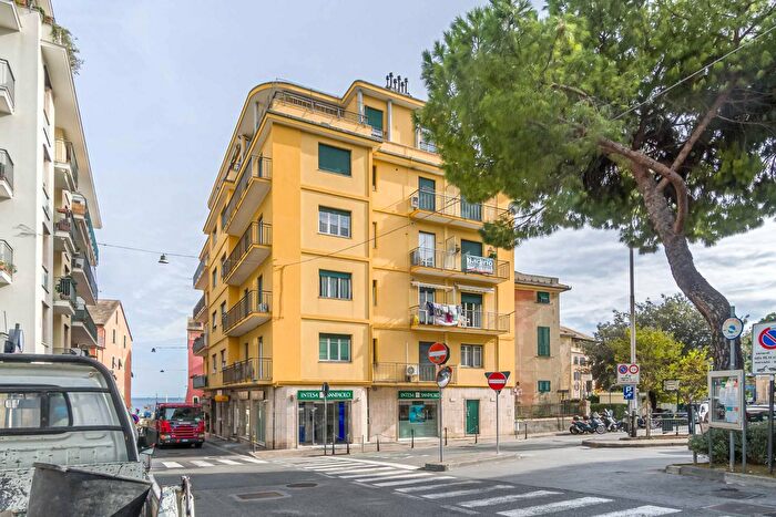 Appartamento trilocale in affitto in Via Sauli Pallavicino, Arenzano