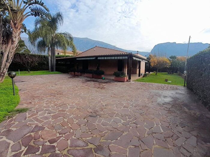 Casa con 6 locali in affitto in Viale della Libertà, Centro, Cinisi