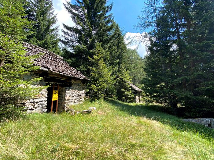 Casa con 6 locali in vendita in Località Il Cros, Varzo