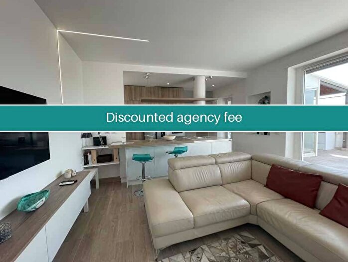 Appartamento trilocale in affitto in Via Torri in Sabina, Africano Villa Chigi, Roma