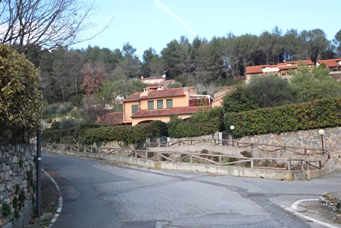 Appartamento quadrilocale in vendita in Strada Vallone, Garlenda