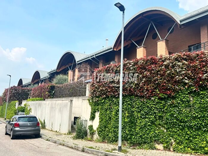 Appartamento con 5 locali in vendita in Via Raunheim, Trofarello