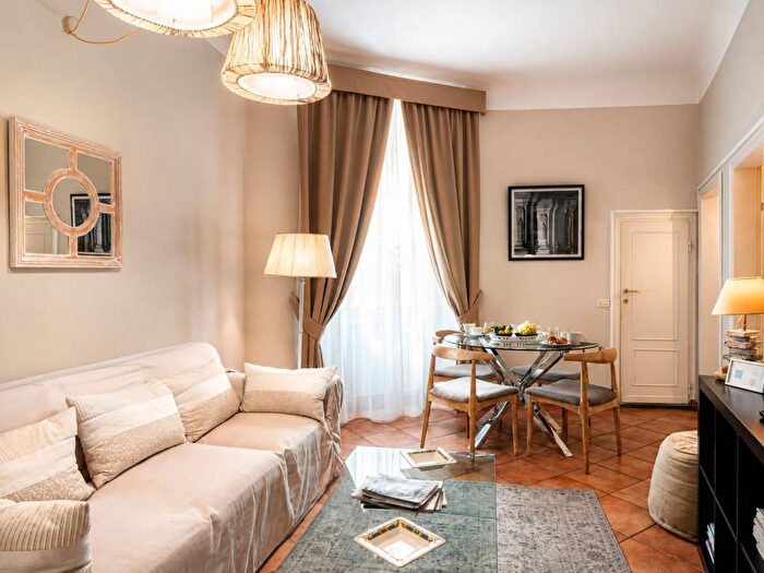 Appartamento trilocale in affitto in Via del Sole, Santa Maria Novella, Firenze