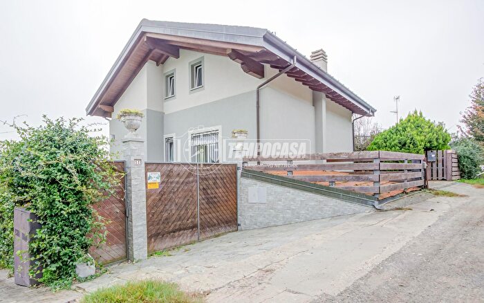 Casa con 5 locali in vendita in Via Cocquo, Sesto Calende